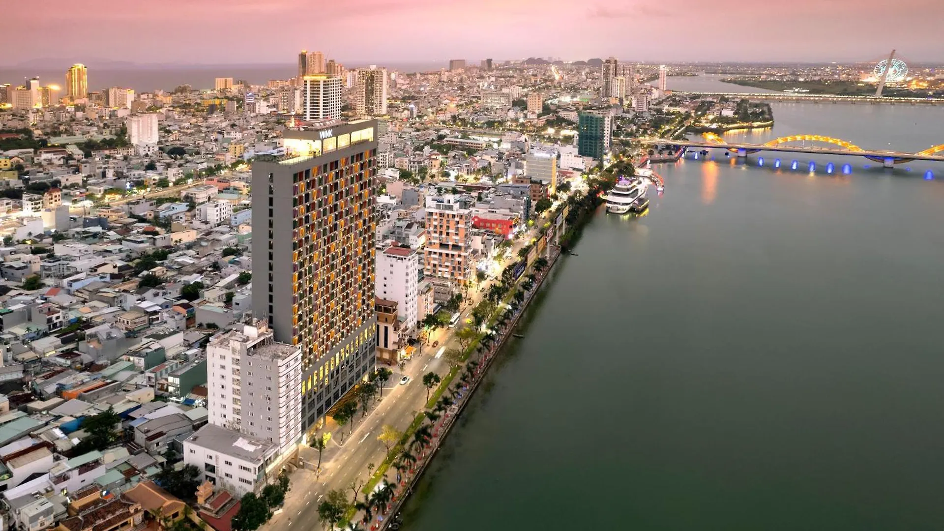 Wink Icon Hotel Danang Riverside - Luxury Suites - 24Hrs Stay & Rooftop Pool Bar Da Nang