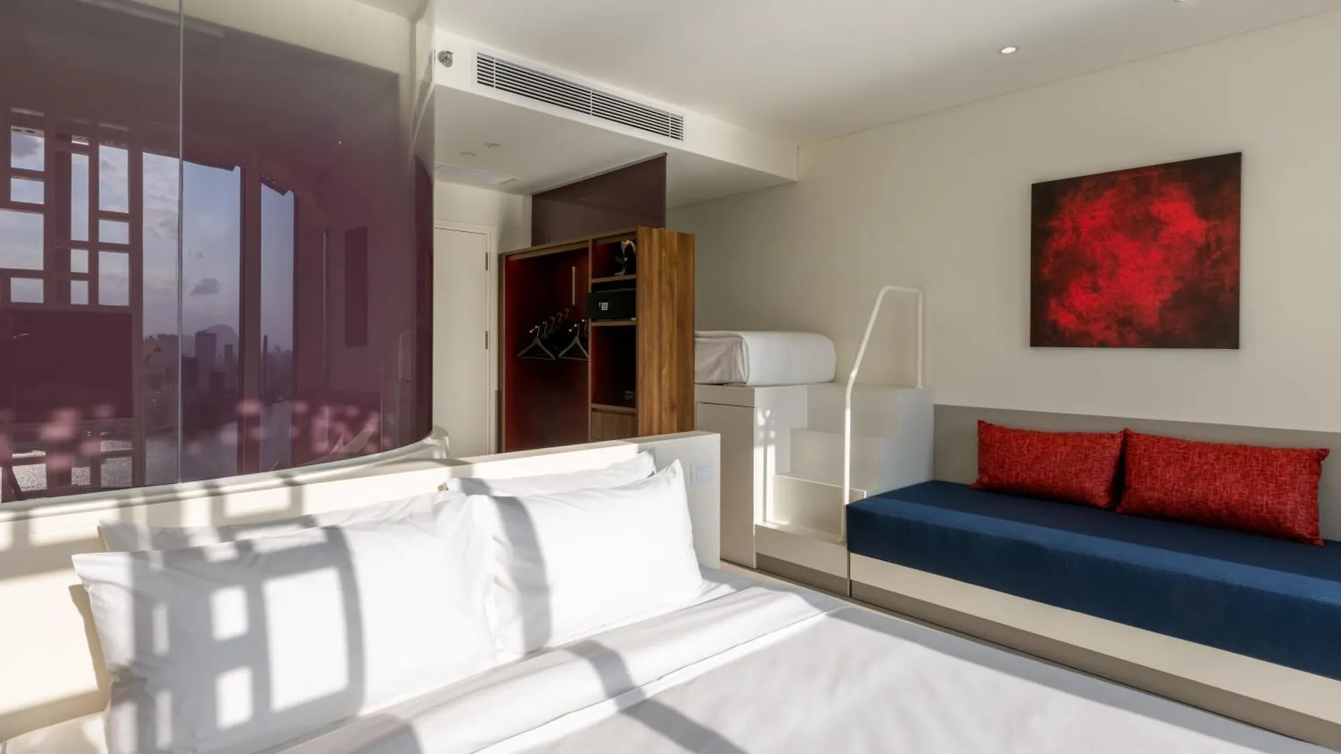 Wink Icon Hotel Danang Riverside - Luxury Suites - 24Hrs Stay & Rooftop Pool Bar  Da Nang