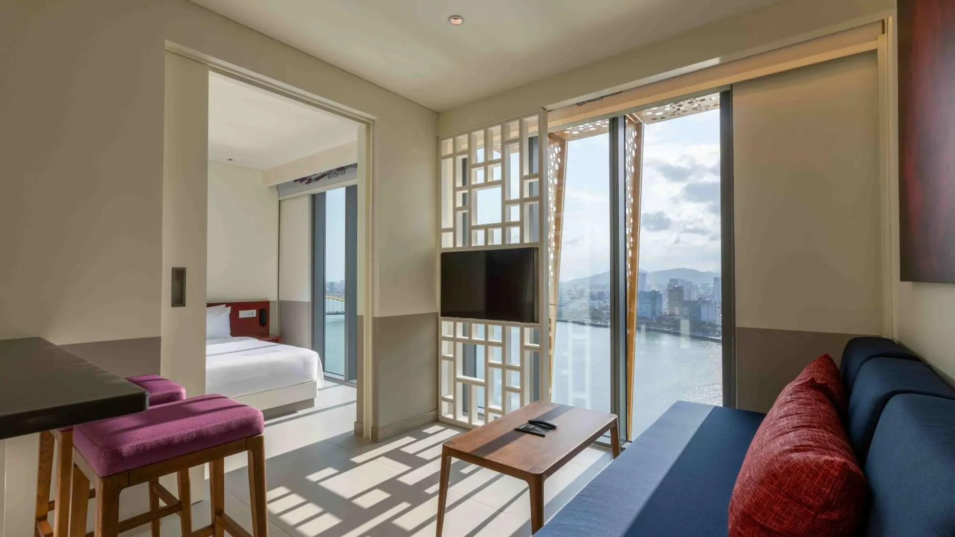 Wink Icon Hotel Danang Riverside - Luxury Suites - 24Hrs Stay & Rooftop Pool Bar 5*, Da Nang Vietnam