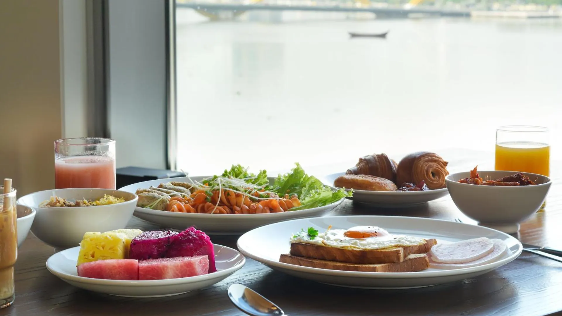 Wink Icon Hotel Danang Riverside - Luxury Suites - 24Hrs Stay & Rooftop Pool Bar