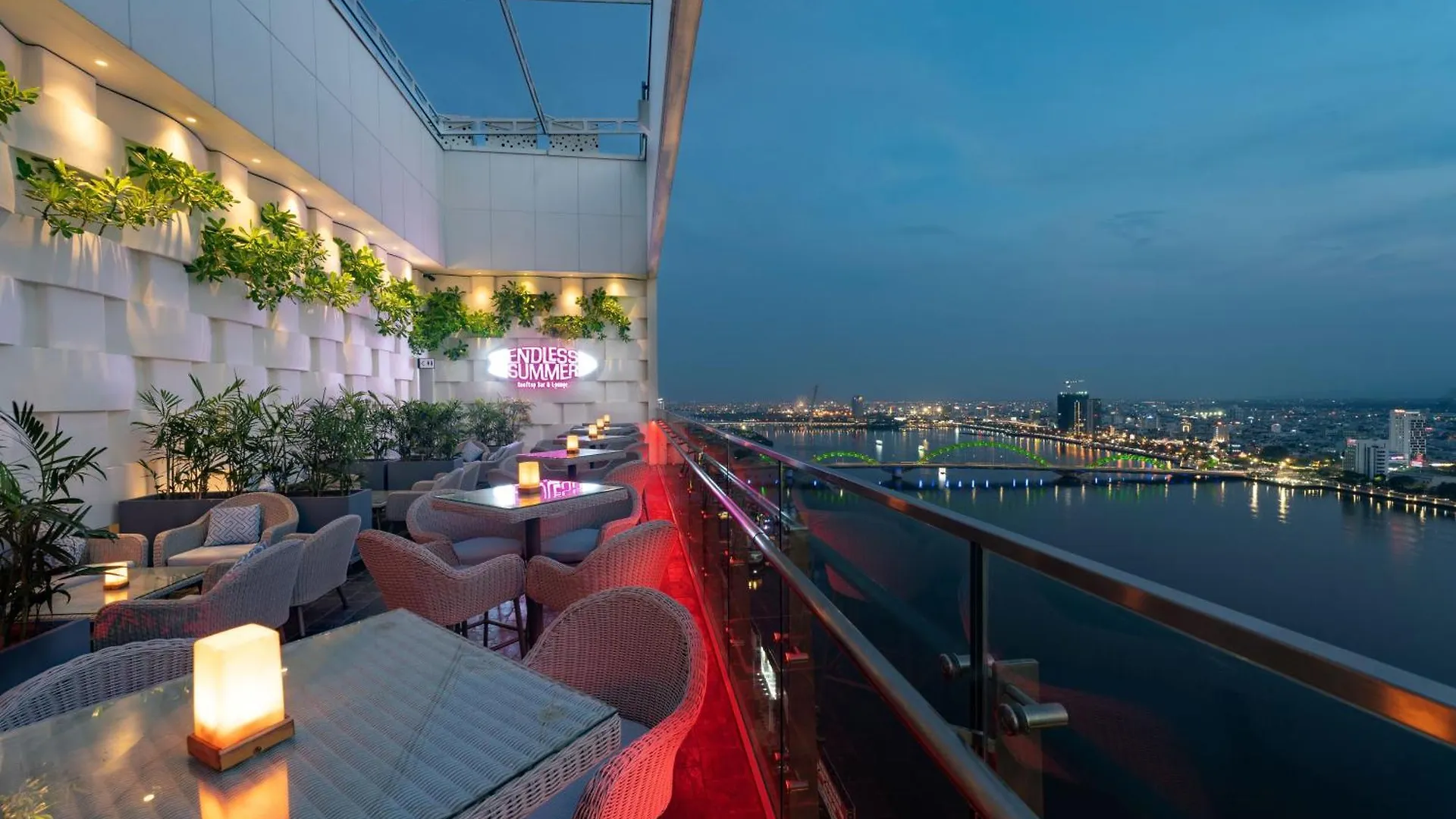 Wink Icon Hotel Danang Riverside - Luxury Suites - 24Hrs Stay & Rooftop Pool Bar  Da Nang