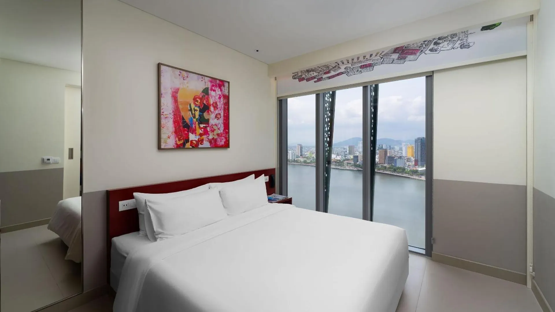 Wink Icon Hotel Danang Riverside - Luxury Suites - 24Hrs Stay & Rooftop Pool Bar  Da Nang